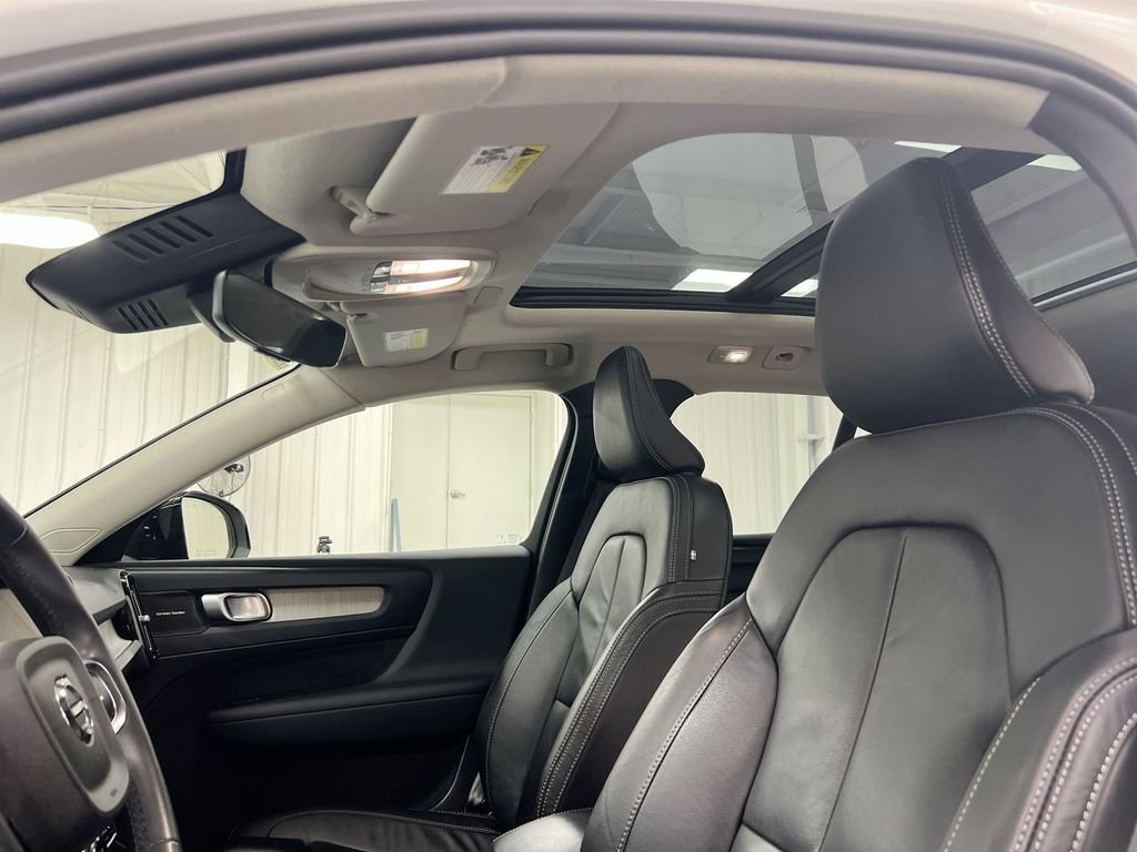 Used 2023 Volvo XC40 B4 Ultimate FWD image 19
