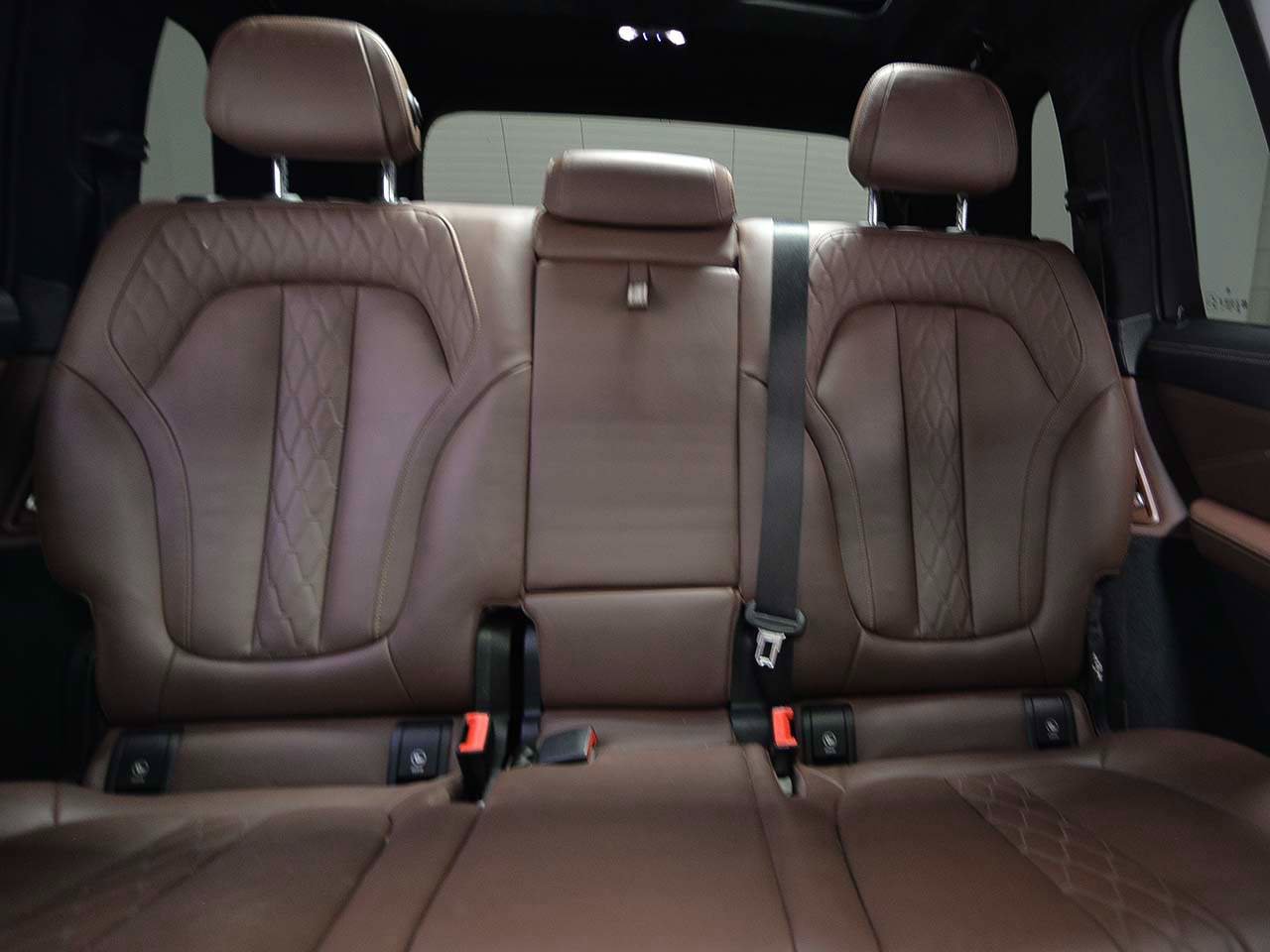 Used 2020 BMW X7 M50i w/ Dynamic Handling Package image 9