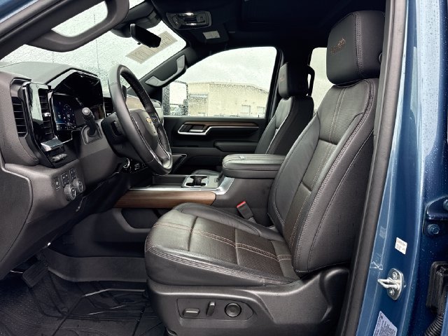 Used 2024 Chevrolet Silverado 3500 High Country w/ High Country Premium Package AWD/4WD image 17