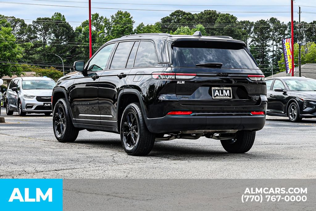 Used 2025 Jeep Grand Cherokee Altitude AWD/4WD image 6