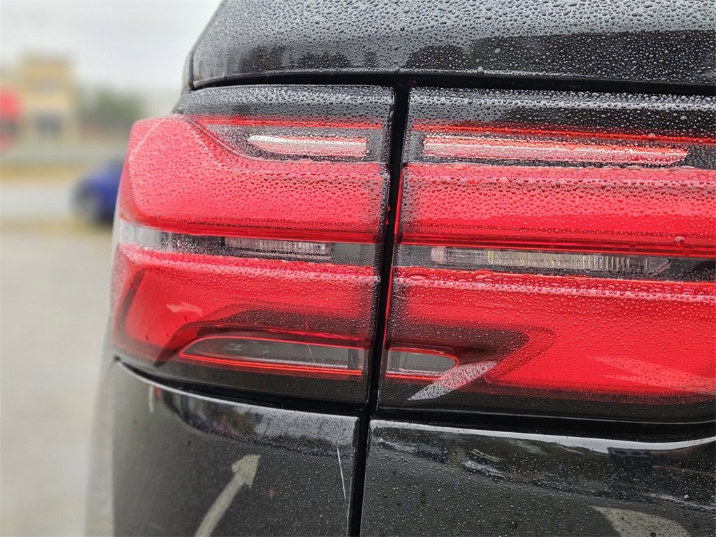 Used 2023 Chevrolet Traverse LT image 9