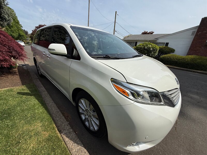 Used 2017 Toyota Sienna Limited FWD image 6
