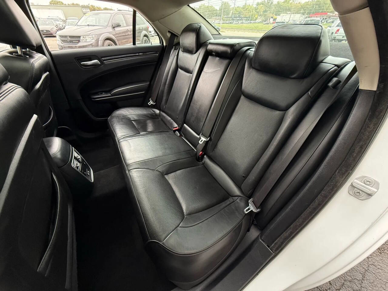 Used 2020 Chrysler 300 Limited image 17