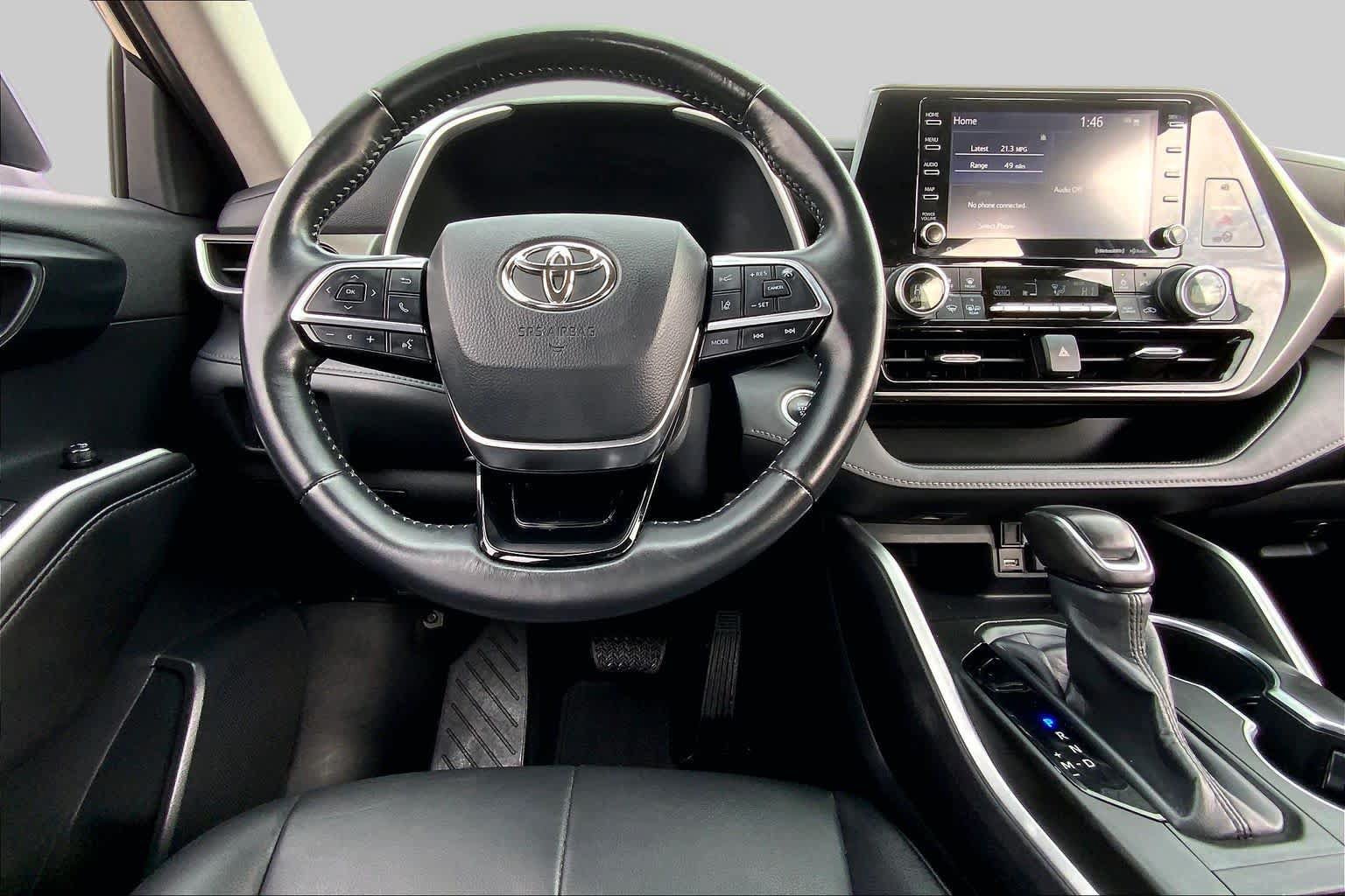 Used 2020 Toyota Highlander XLE AWD/4WD image 6