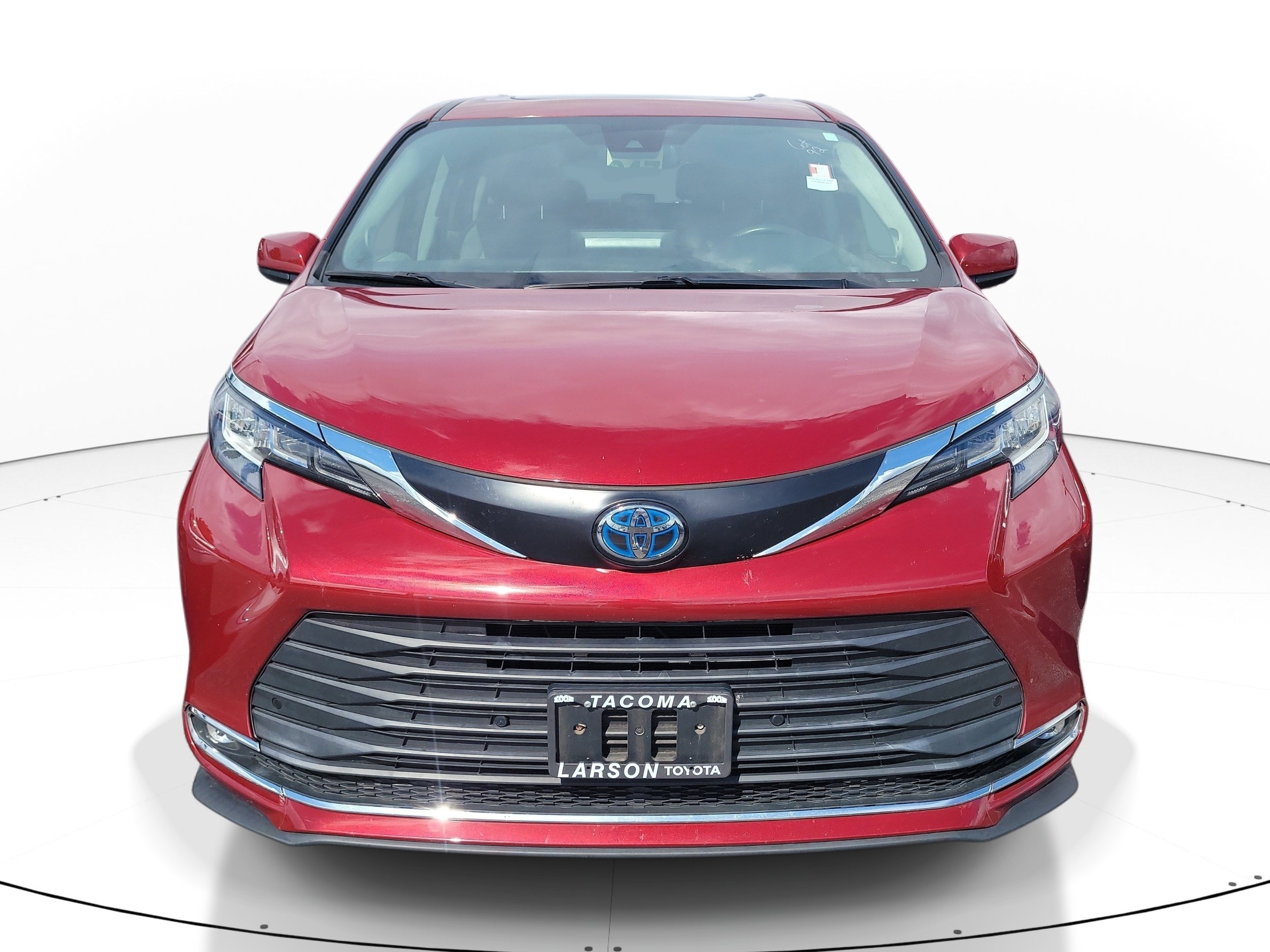 Used 2023 Toyota Sienna XLE w/ XLE Plus Package AWD/4WD image 2