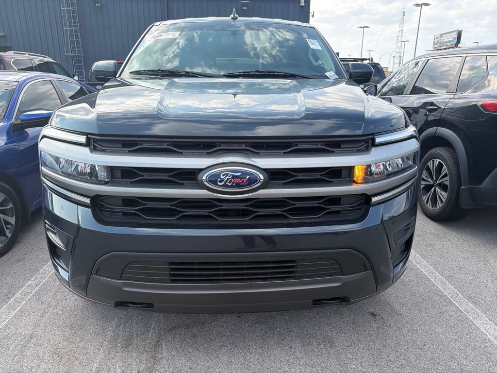 Used 2023 Ford Expedition XLT AWD/4WD image 2