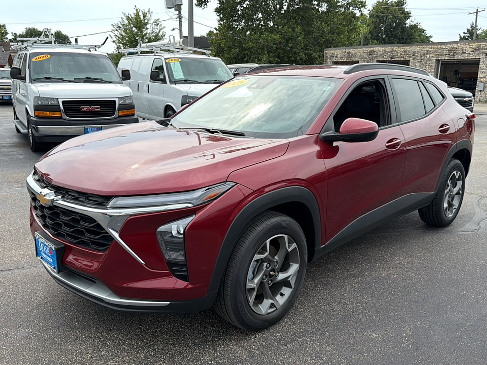 Used 2025 Chevrolet Trax LT FWD image 3