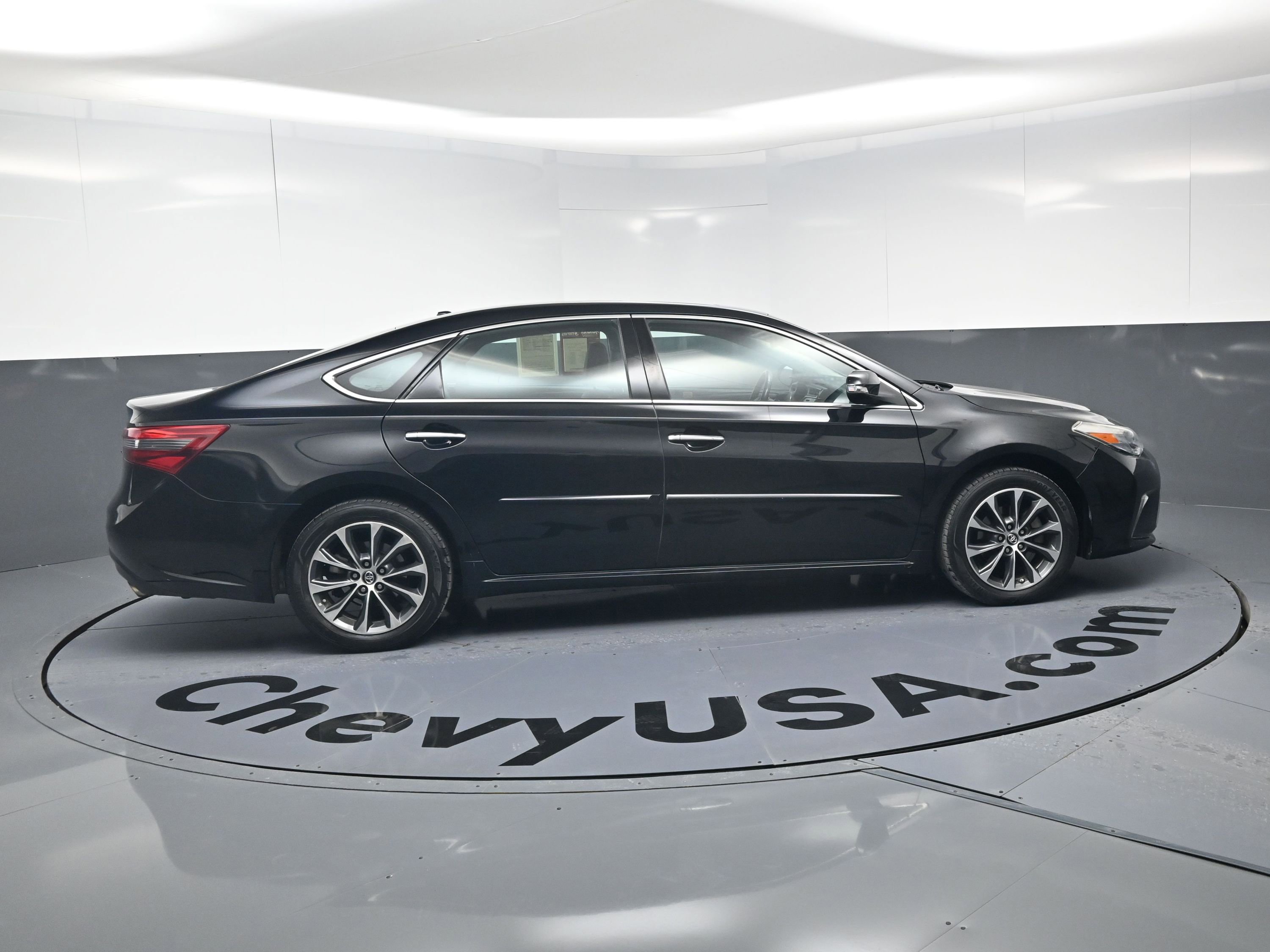 Used 2016 Toyota Avalon XLE Premium image 10