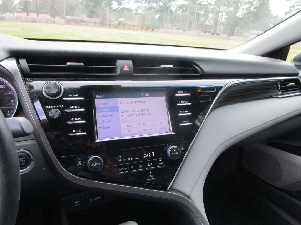 Used 2018 Toyota Camry XLE image 32