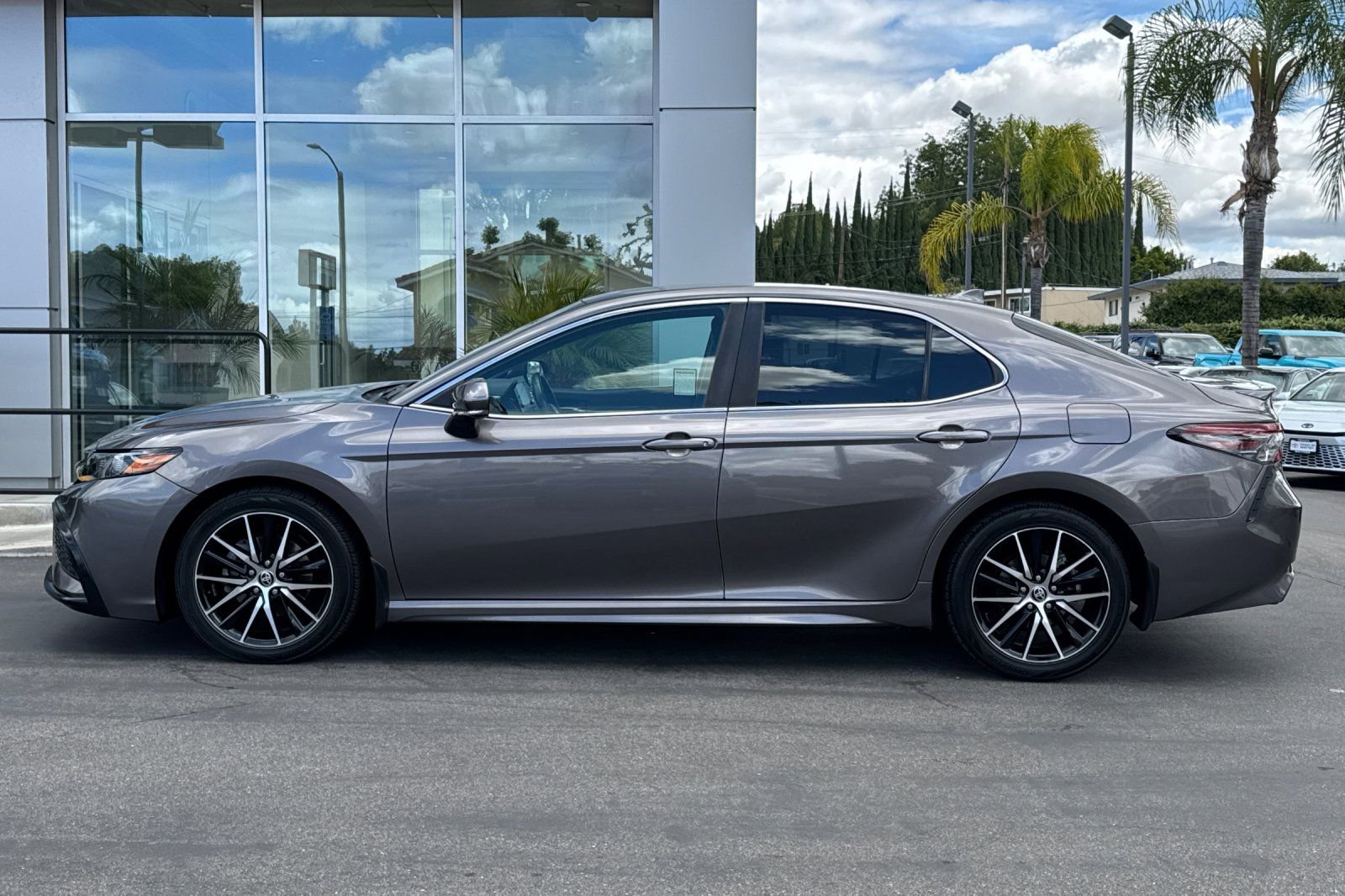 Used 2022 Toyota Camry SE FWD image 9