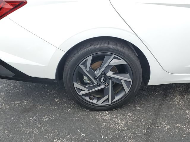 Used 2025 Hyundai Elantra Limited FWD image 5