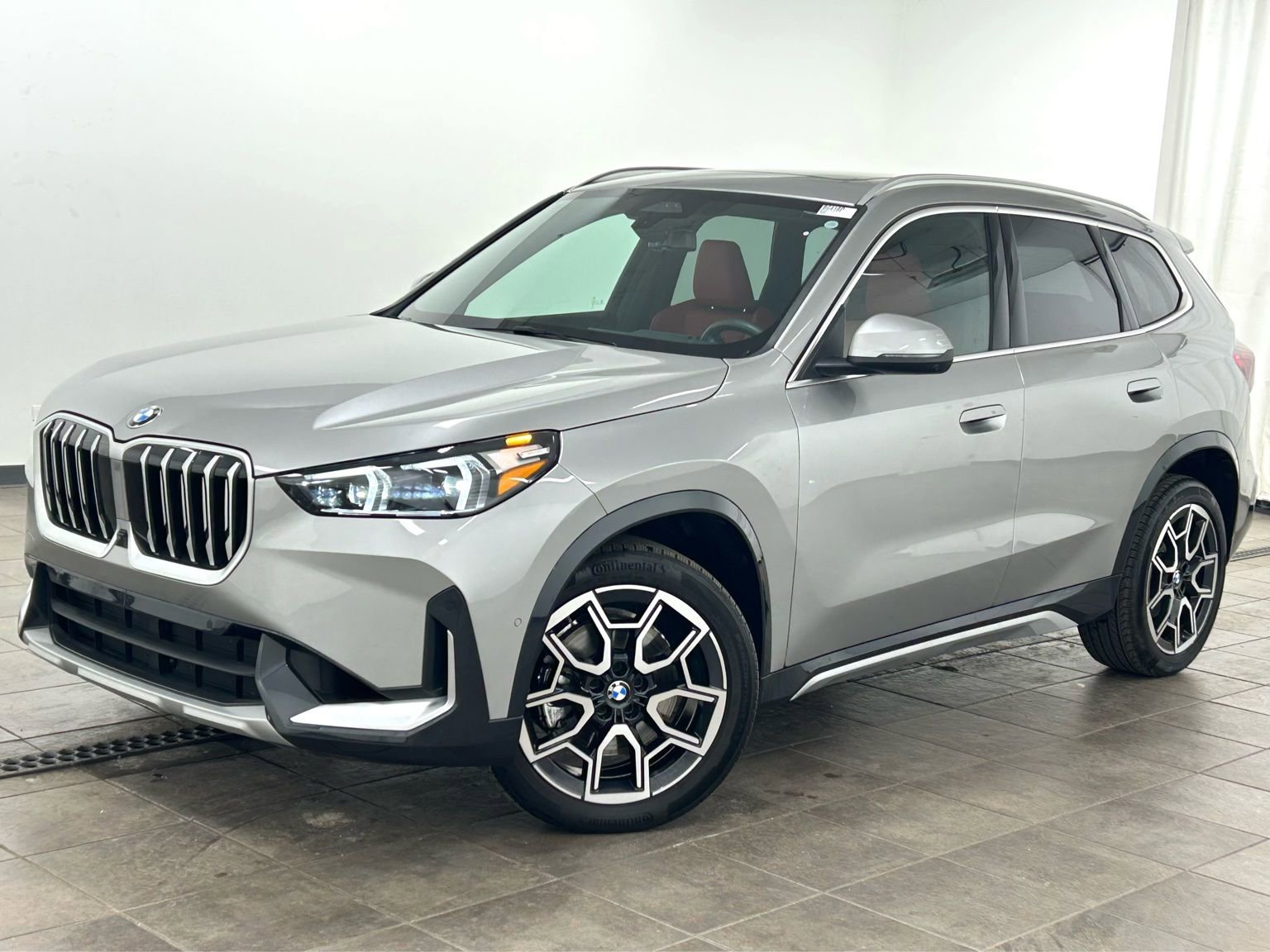 Used 2025 BMW X1 xDrive28i image 1