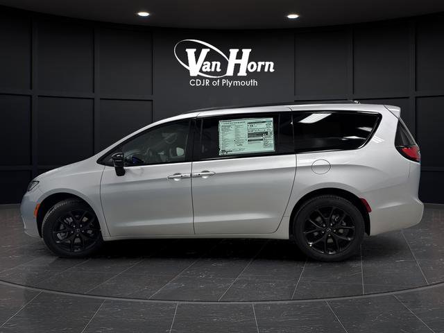 New 2026 Chrysler Pacifica Select w/ S Appearance Package image 11