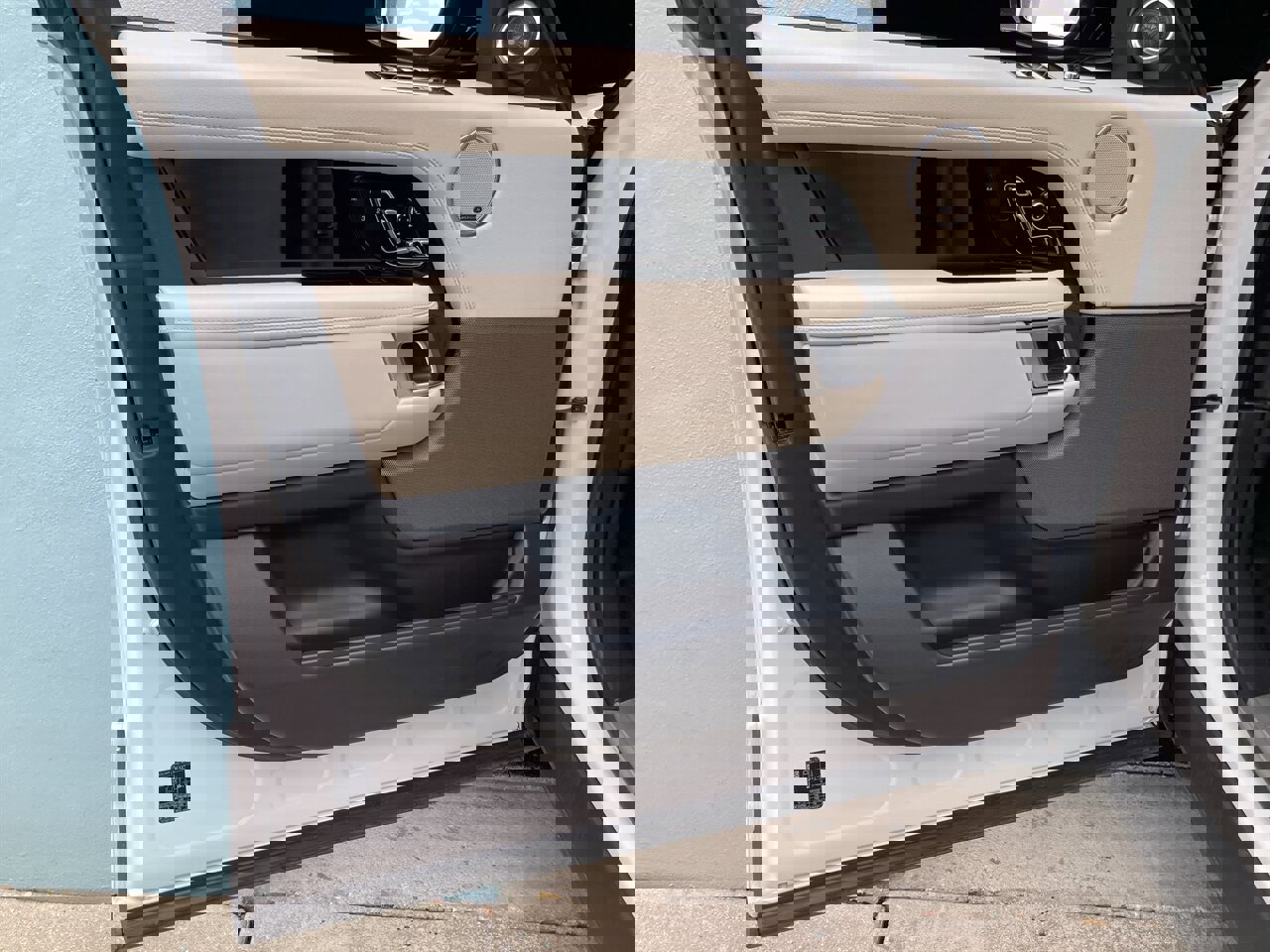 Used 2019 Land Rover Range Rover Supercharged image 34