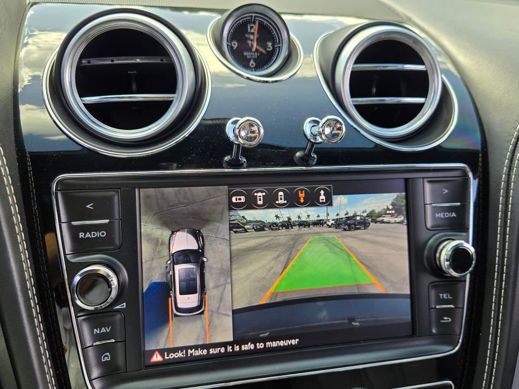Used 2018 Bentley Bentayga image 25