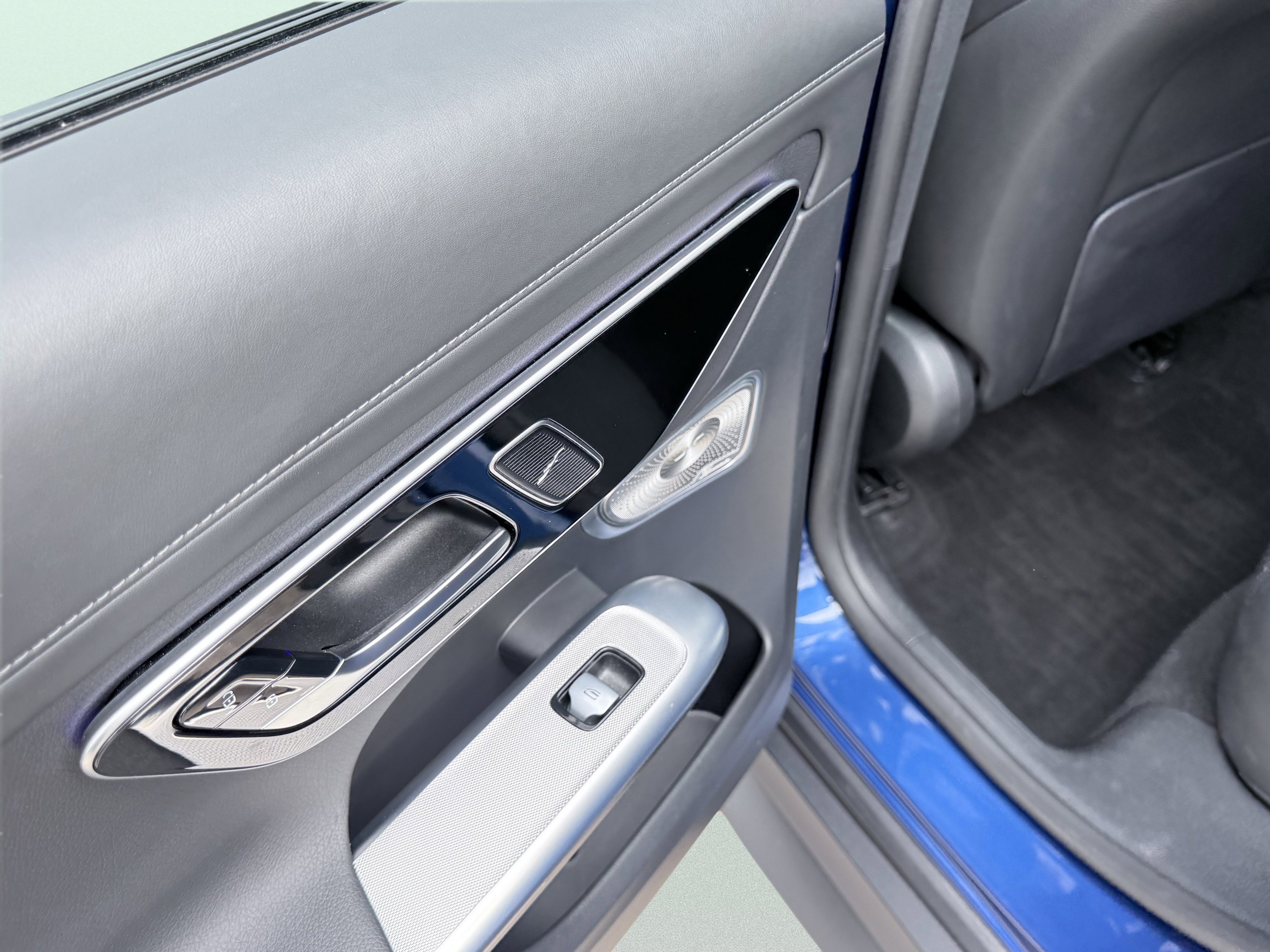 Used 2024 Mercedes-Benz GLC 300 4MATIC w/ AMG Line image 33