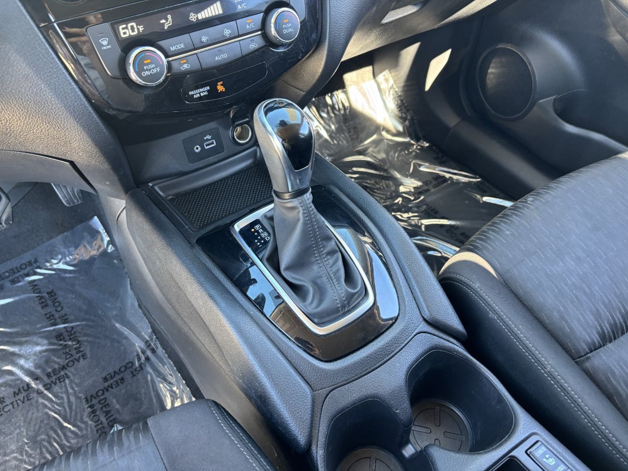 Used 2020 Nissan Rogue SV FWD image 23