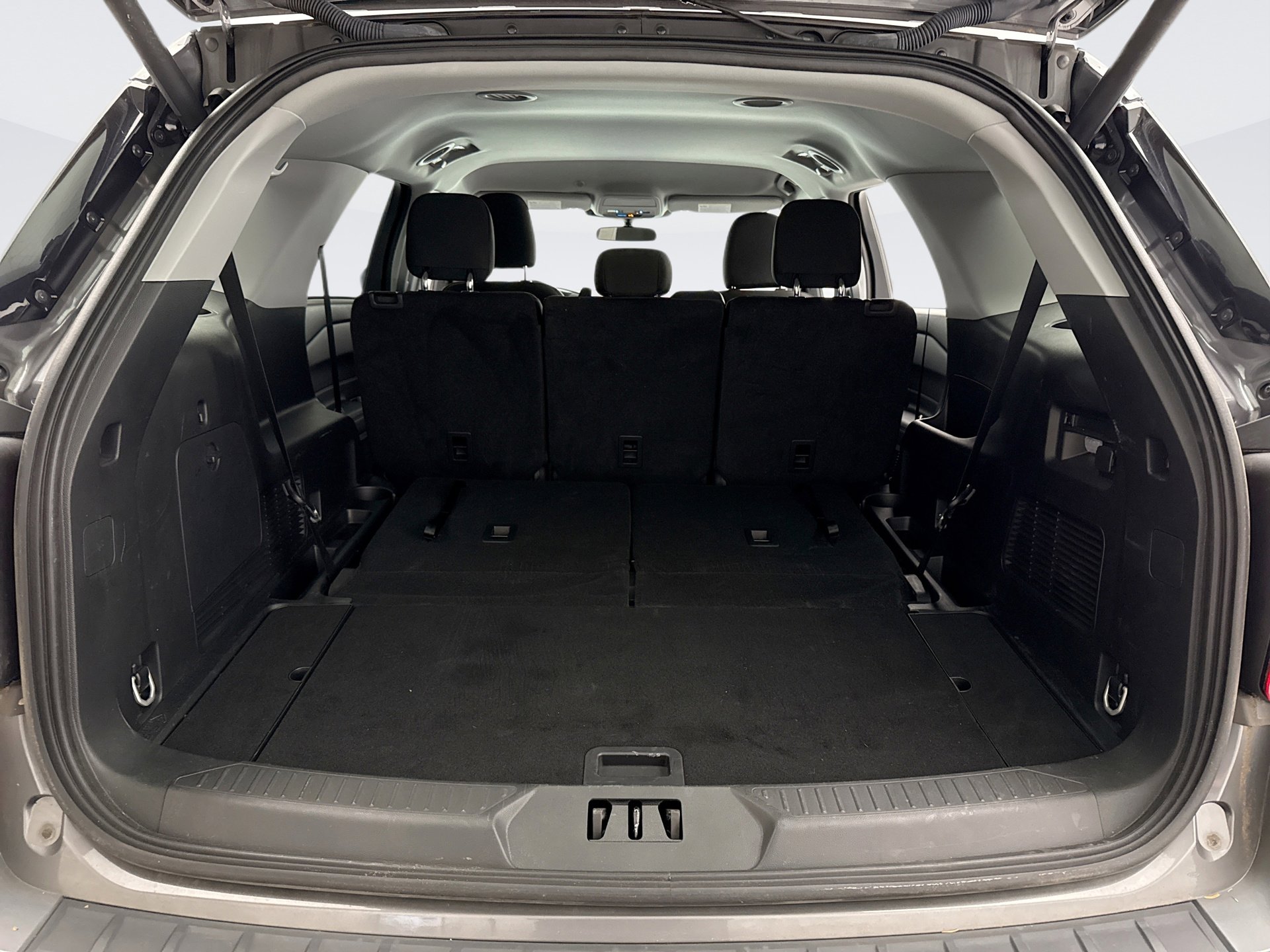 Used 2023 Ford Explorer XLT image 18