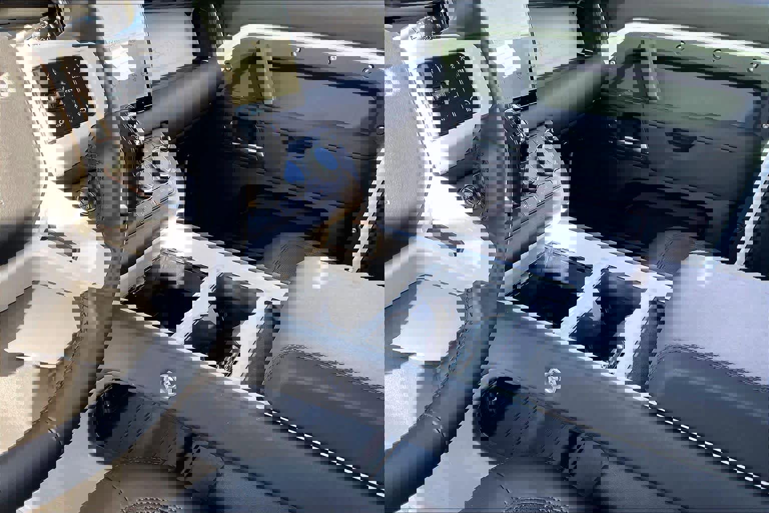 Used 2025 Land Rover Defender 110 S image 18