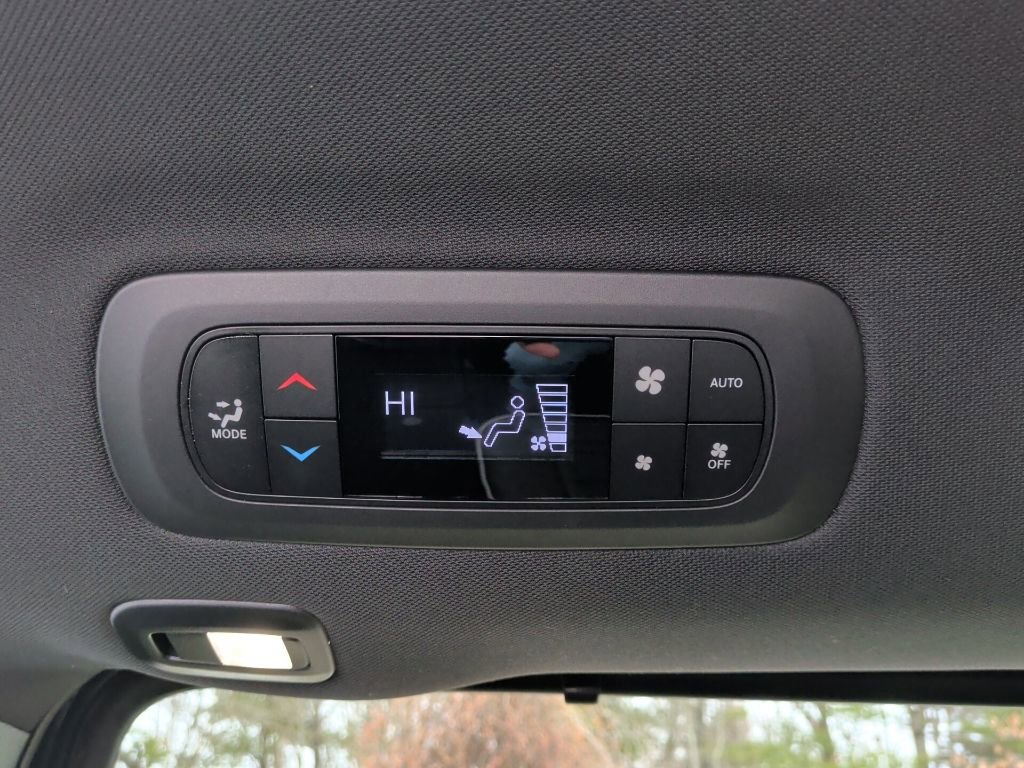 Used 2025 Chrysler Pacifica Limited w/ Uconnect Theater Family Group image 19