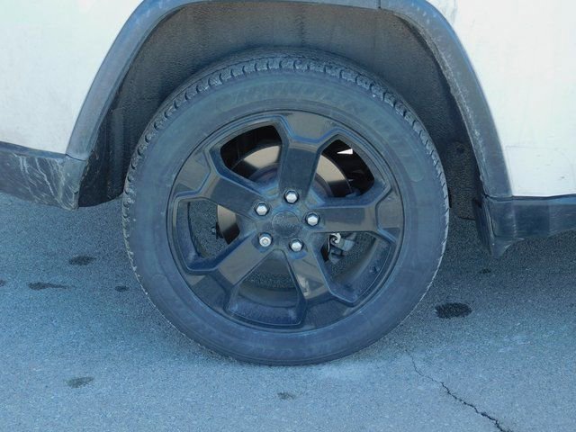 Used 2019 Jeep Grand Cherokee Laredo image 30