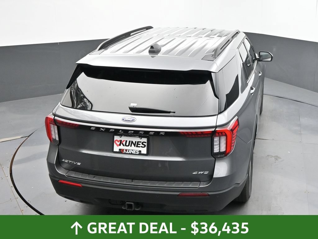 Used 2025 Ford Explorer Active AWD/4WD image 32