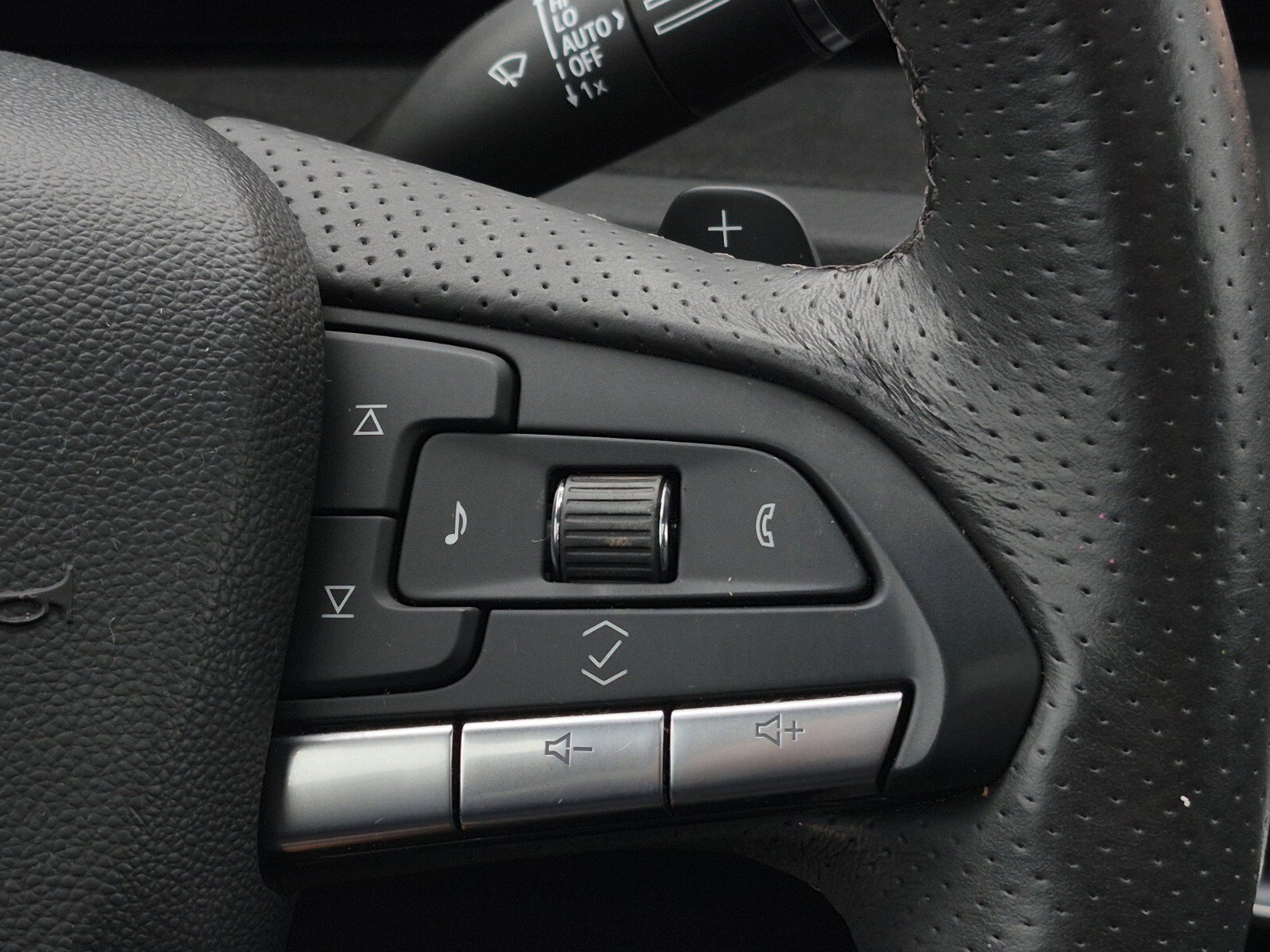 Used 2024 Cadillac XT4 Sport w/ LPO, Floor Liner Package FWD image 27