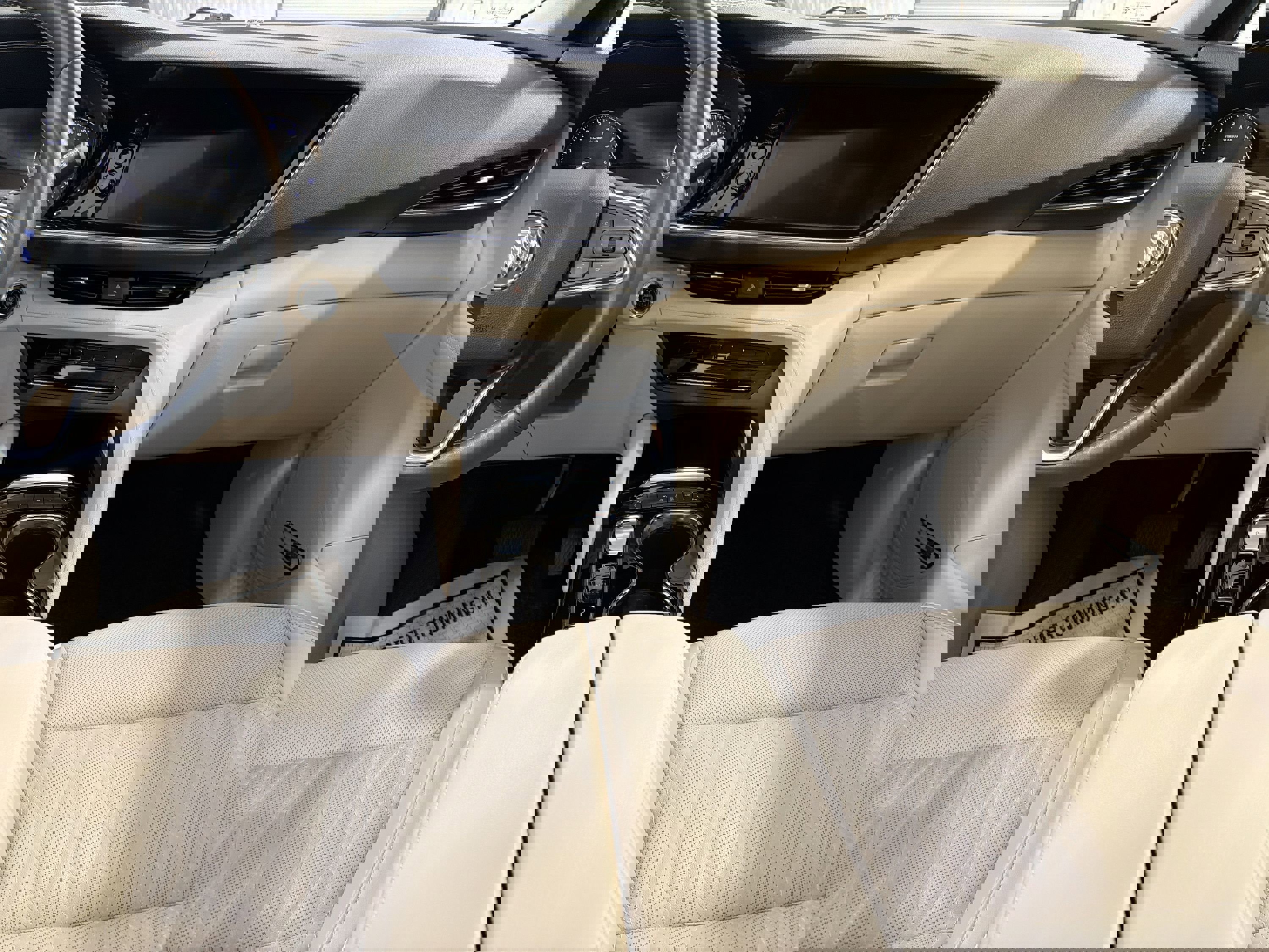 Used 2023 Buick Envision Avenir image 22