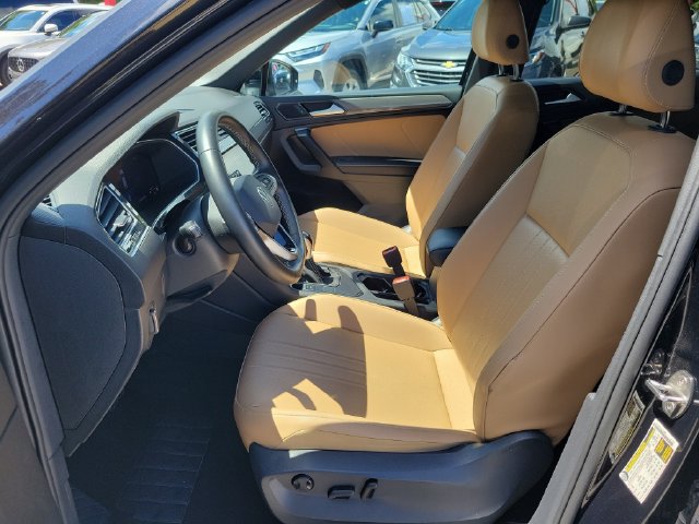 Used 2024 Volkswagen Tiguan SE FWD image 21