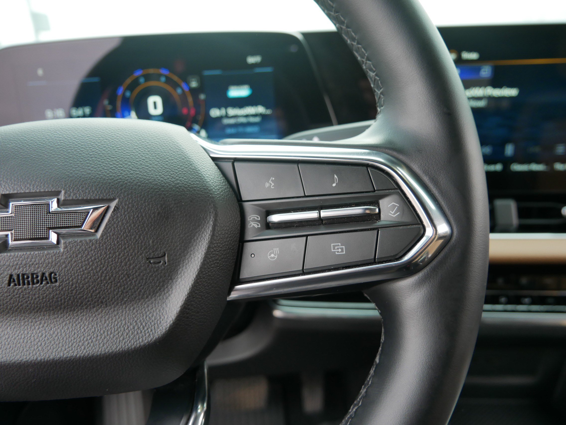 Used 2025 Chevrolet Equinox ACTIV w/ Safety and Technology Package AWD/4WD image 28