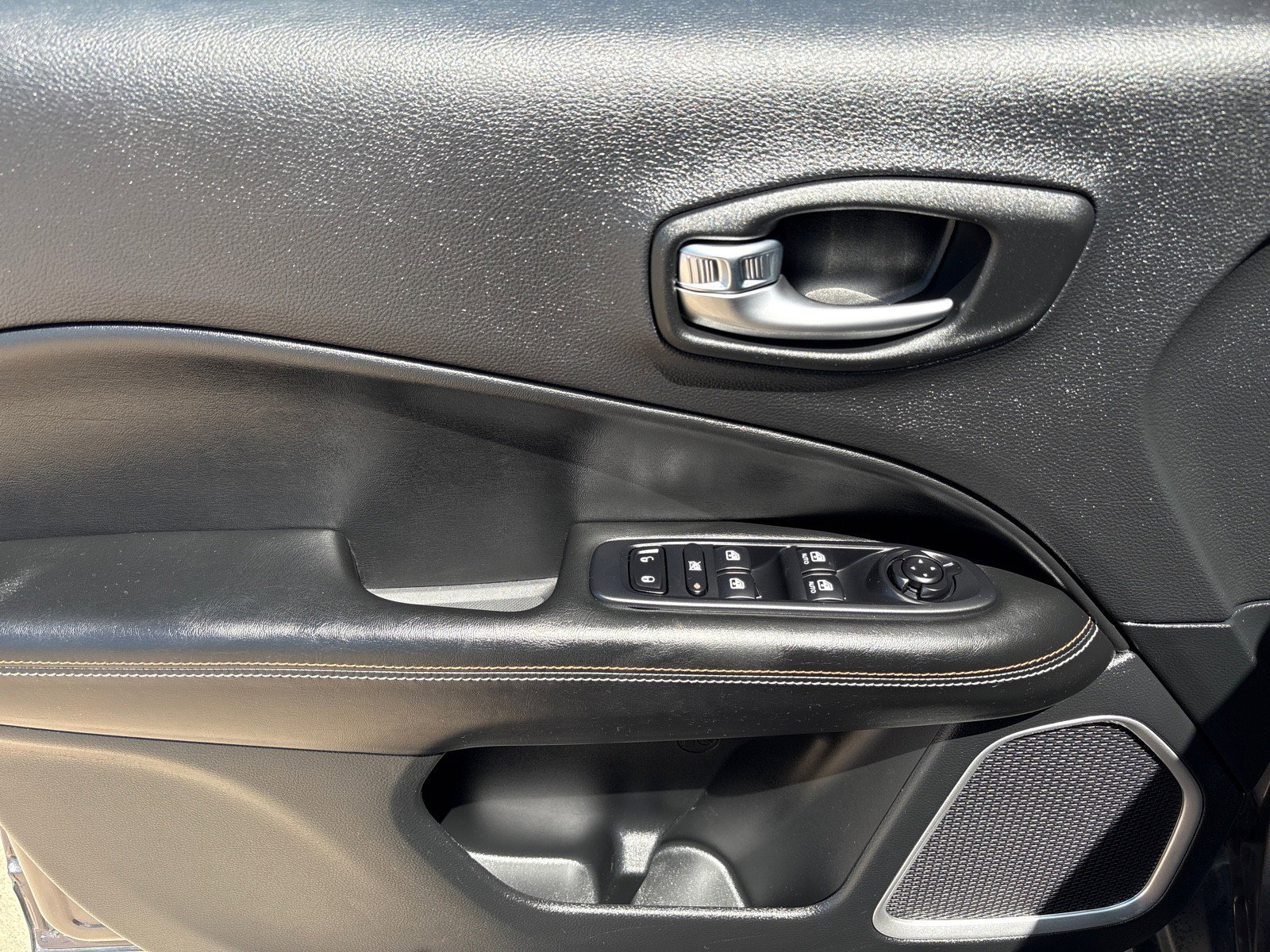 Used 2020 Jeep Compass Latitude image 13