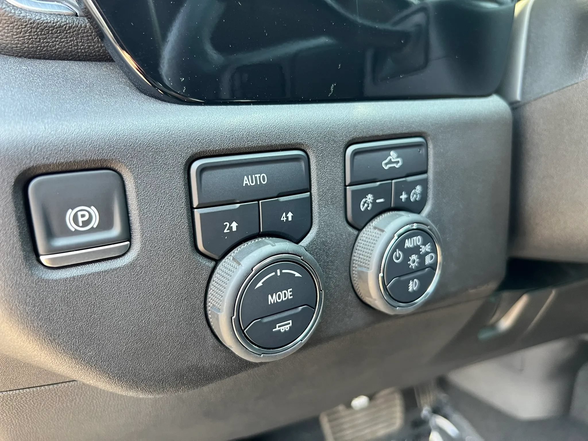 Used 2025 Chevrolet Silverado 1500 RST AWD/4WD image 14