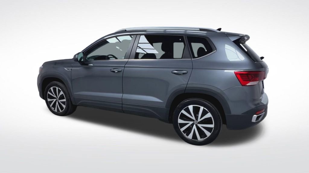 Used 2022 Volkswagen Taos SE w/ Panoramic Sunroof Package image 6
