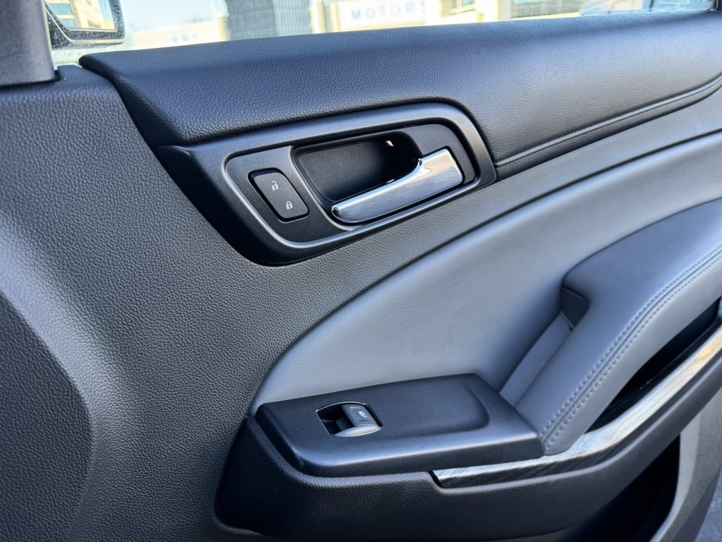 Used 2018 Chevrolet Suburban LT image 16