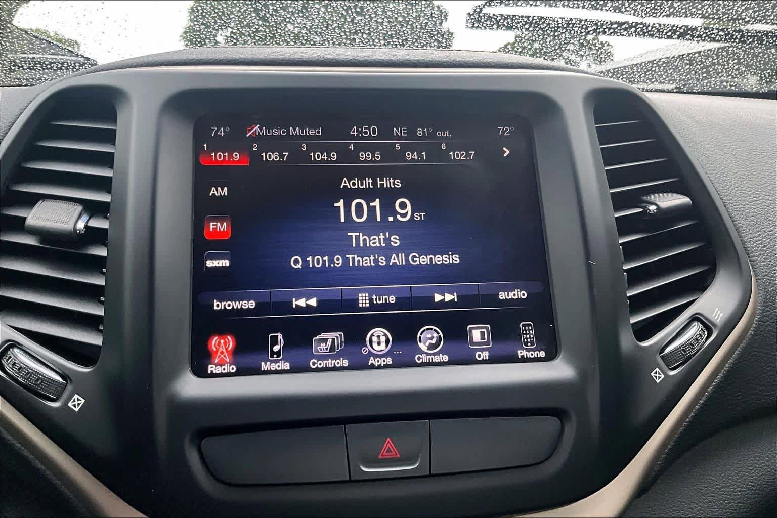 Used 2016 Jeep Cherokee Limited FWD image 36