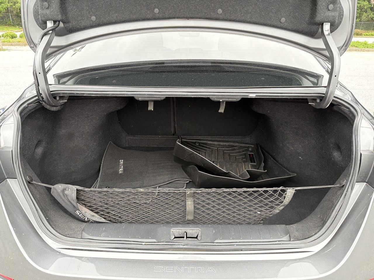 Used 2023 Nissan Sentra SR w/ SR Premium Package FWD image 26
