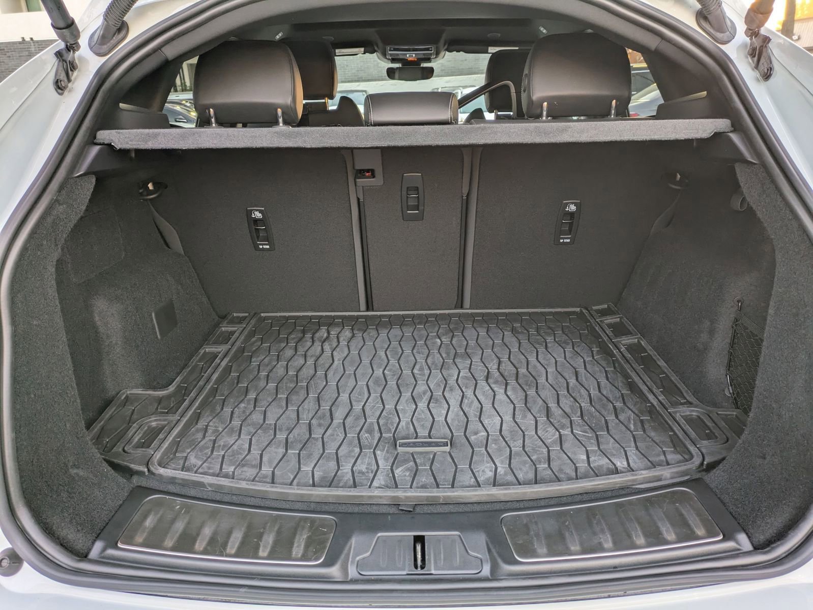 Used 2024 Jaguar E-PACE R-Dynamic SE image 18