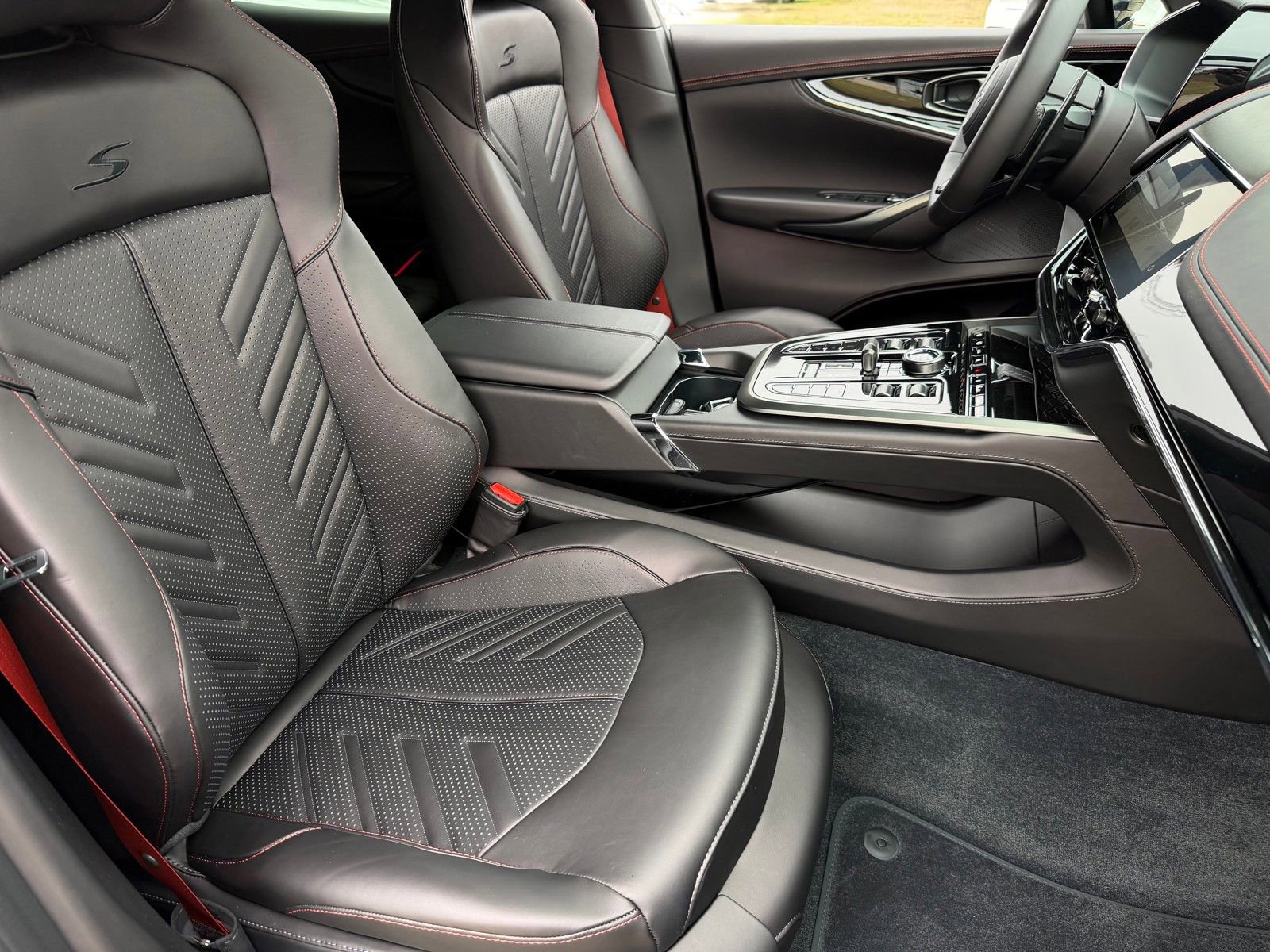 New 2026 Aston Martin DBX S image 18