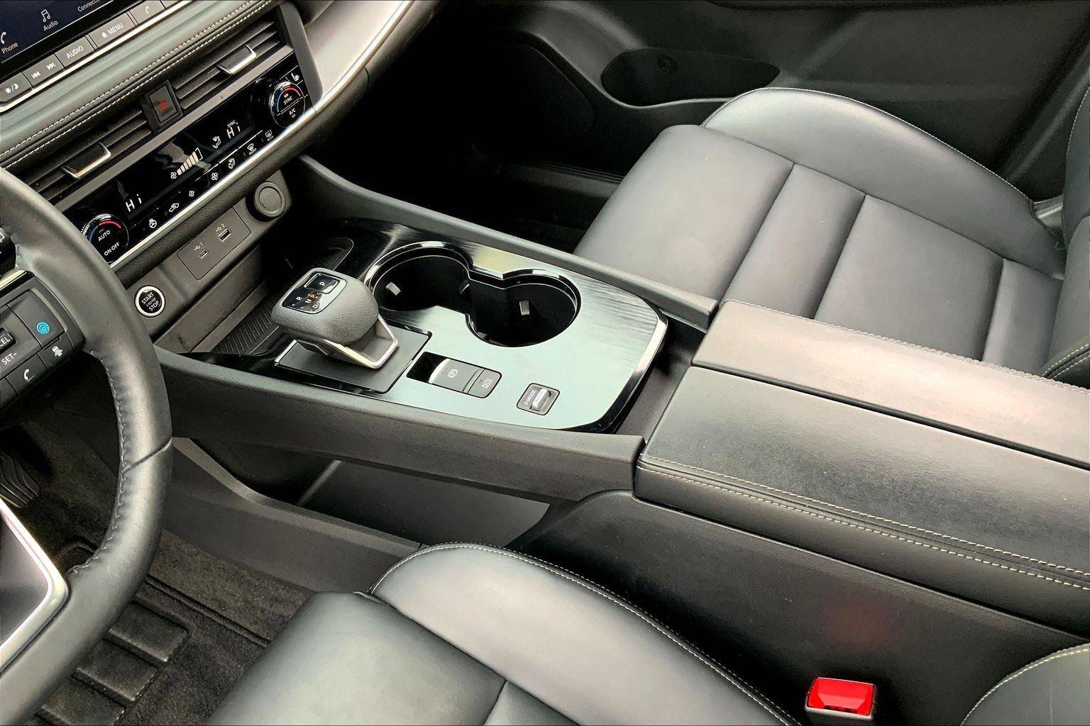 Used 2023 Nissan Rogue SV w/ SV Premium B Package image 16