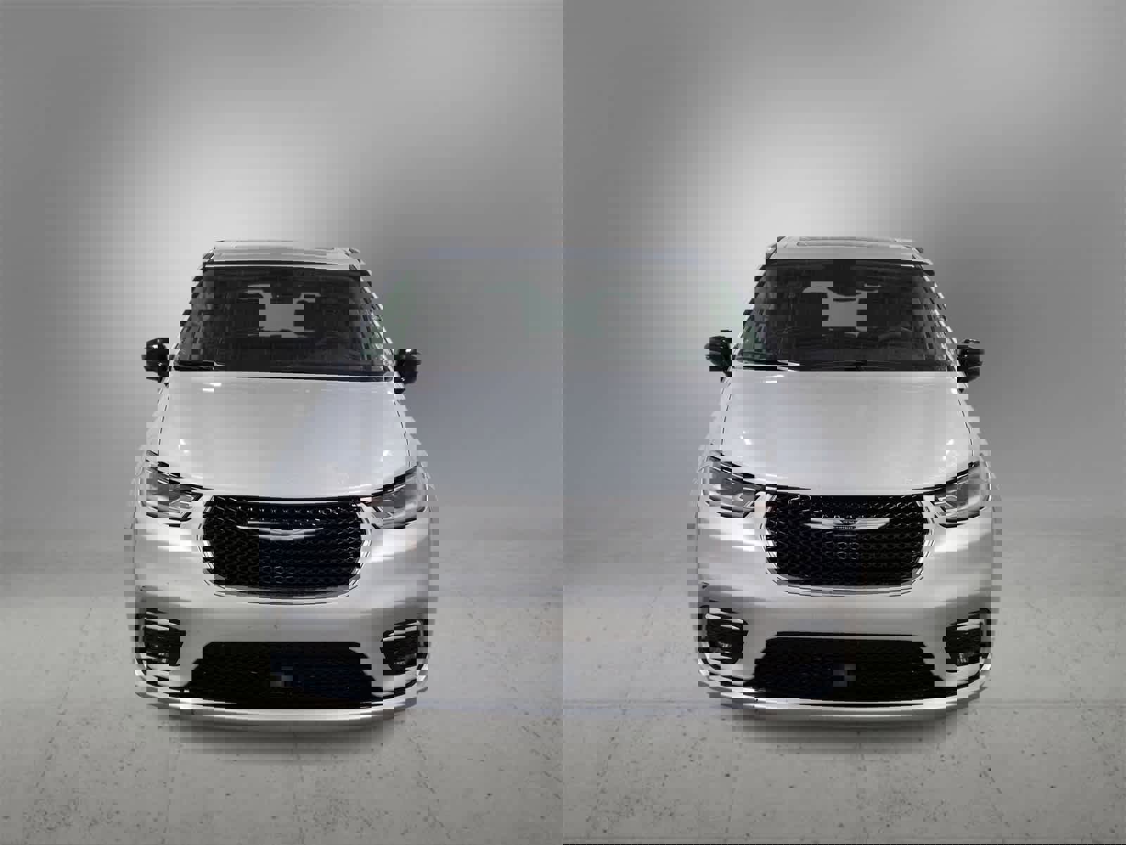 Used 2024 Chrysler Pacifica Limited image 3