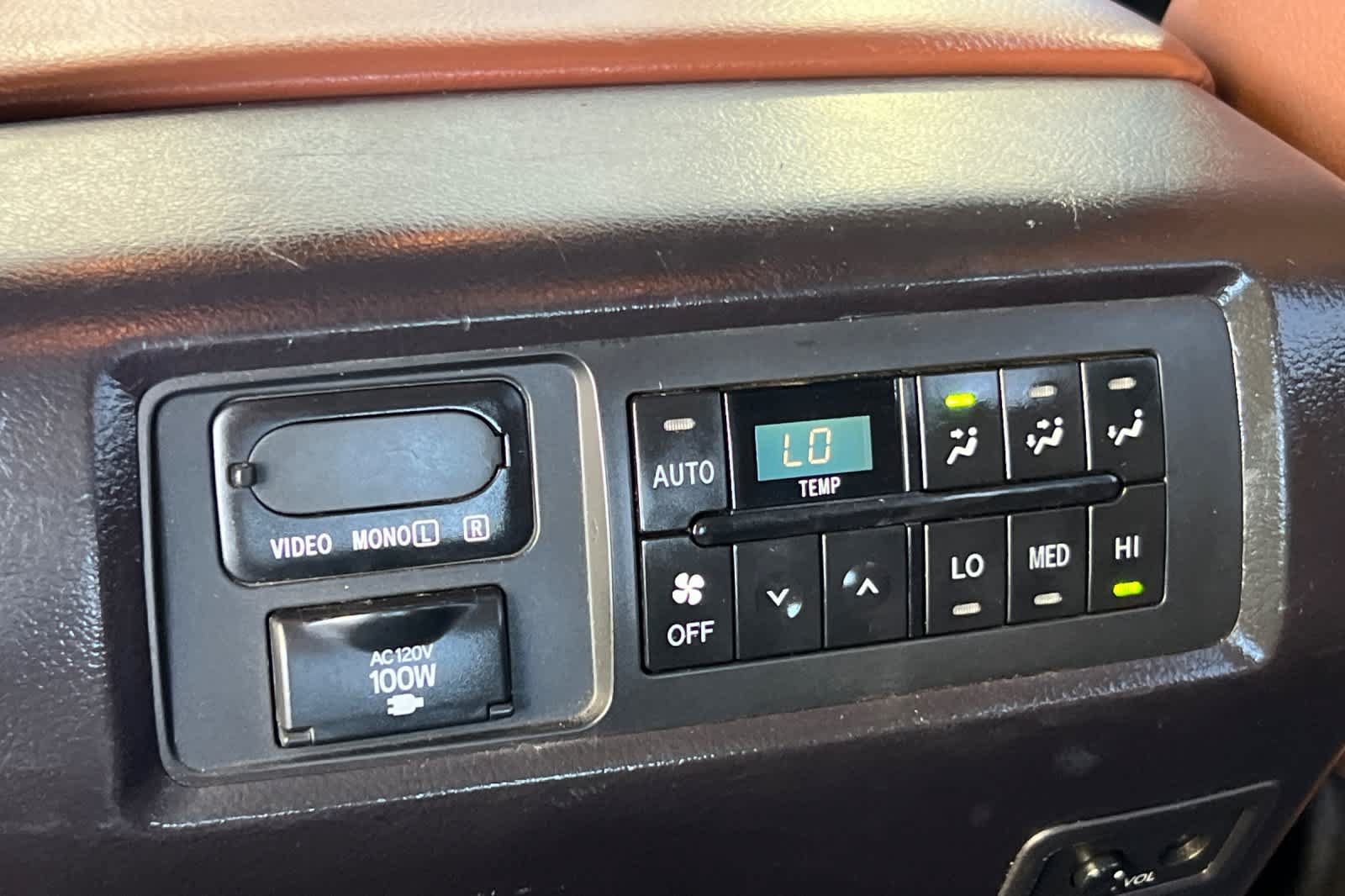 Used 2018 Toyota Sequoia Platinum w/ Carpet Mat Package AWD/4WD image 14
