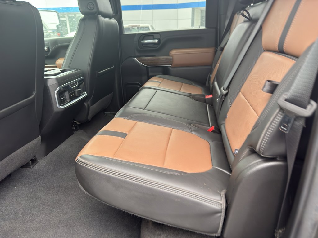 Used 2022 Chevrolet Silverado 3500 High Country w/ Technology Package AWD/4WD image 10