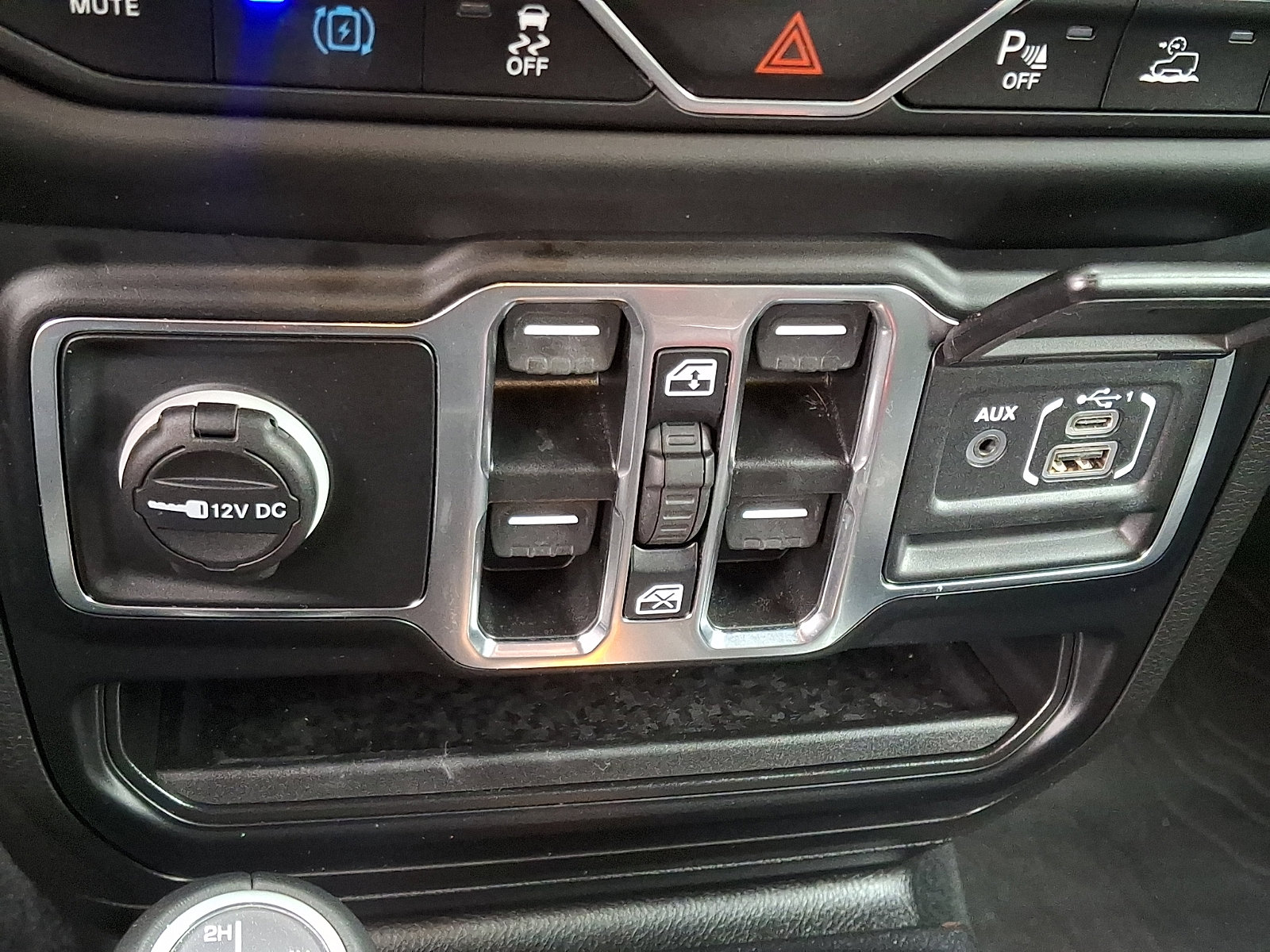 Used 2022 Jeep Wrangler Unlimited Sahara image 25