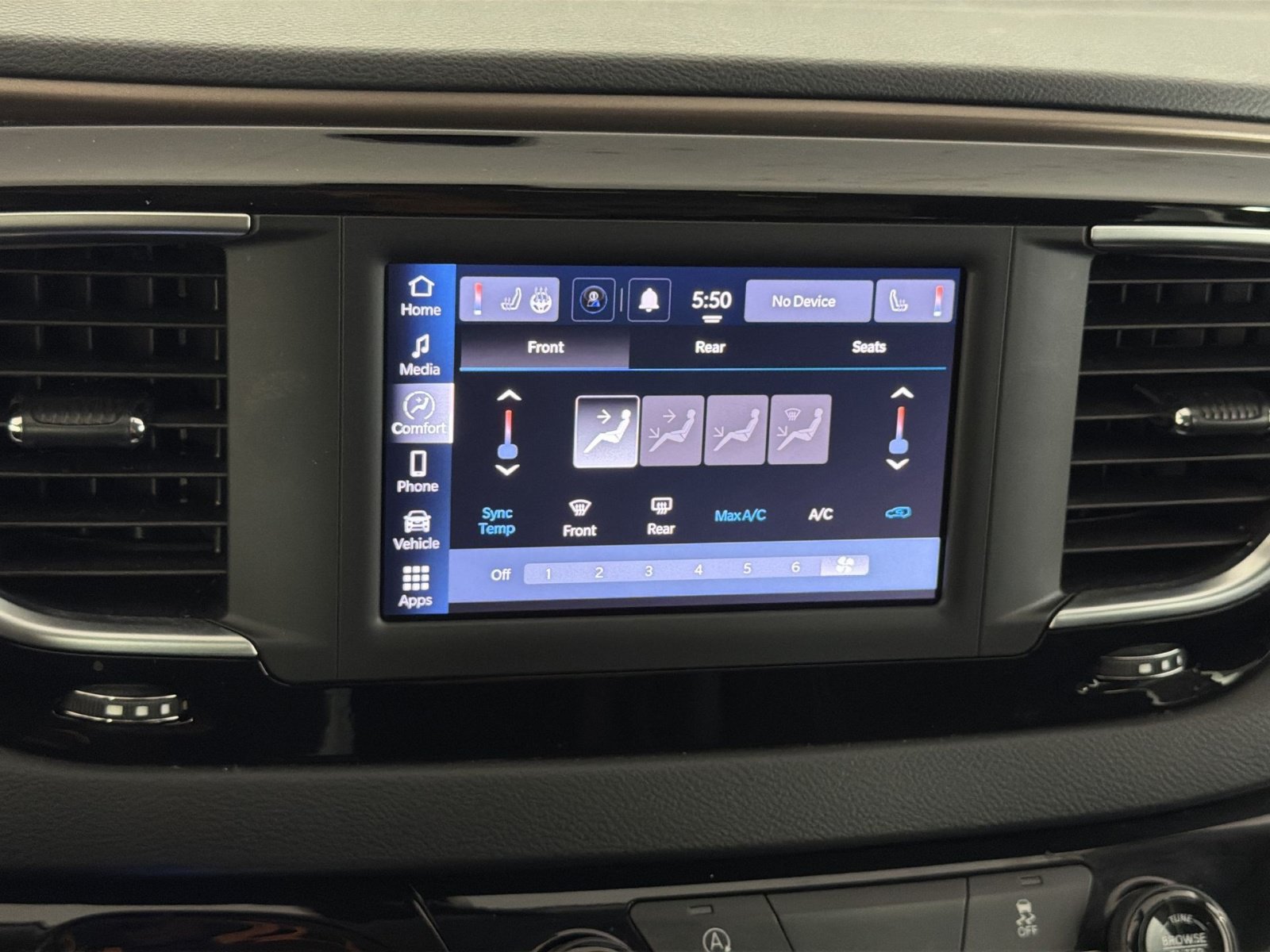 Used 2022 Chrysler Voyager LX FWD image 20