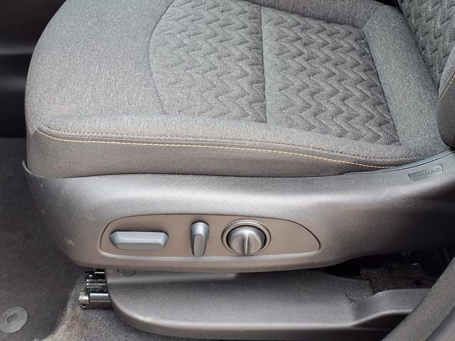 Used 2022 Chevrolet Equinox LT w/ Driver Convenience Package image 4