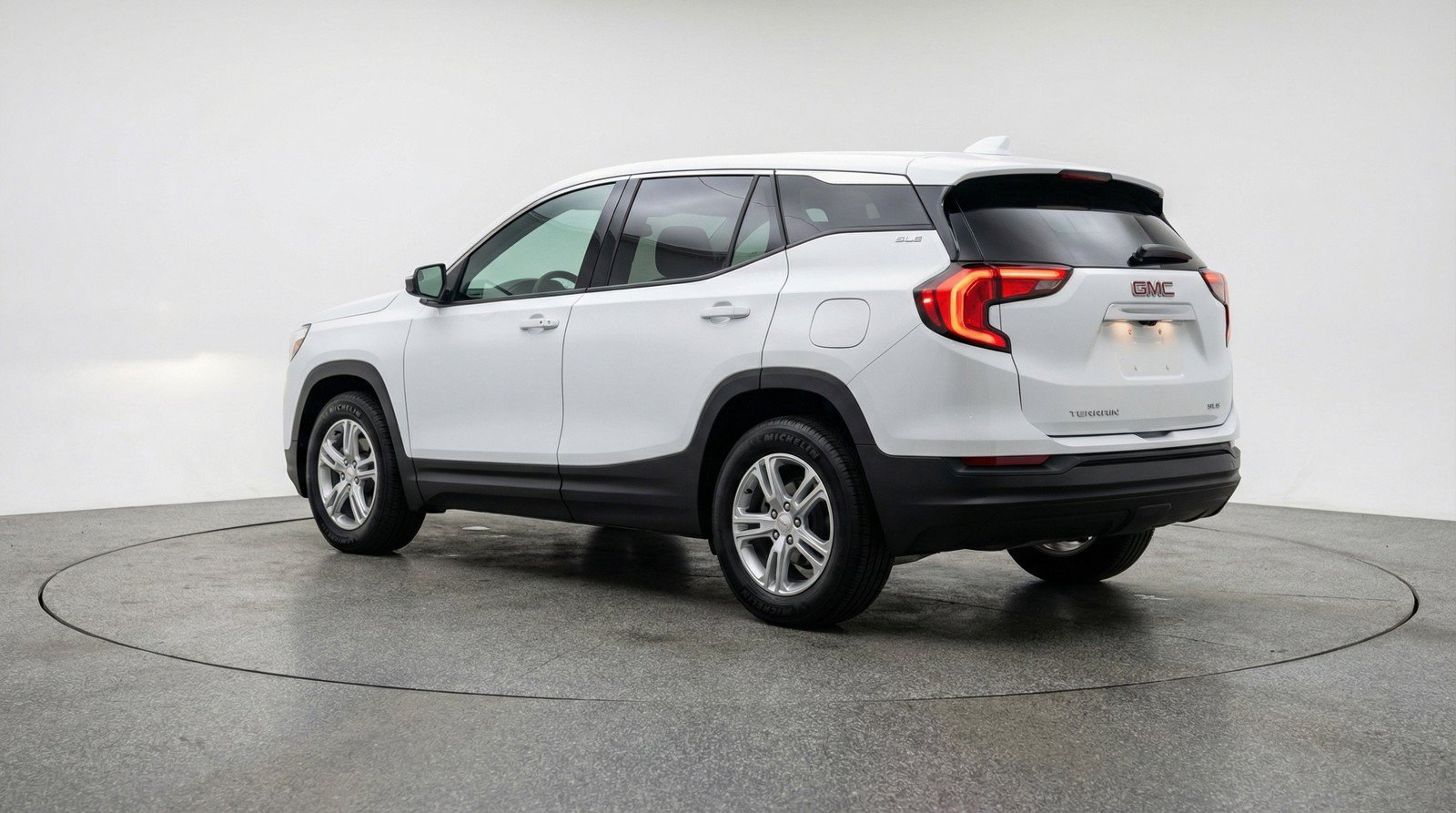 Used 2024 GMC Terrain SLE FWD image 6