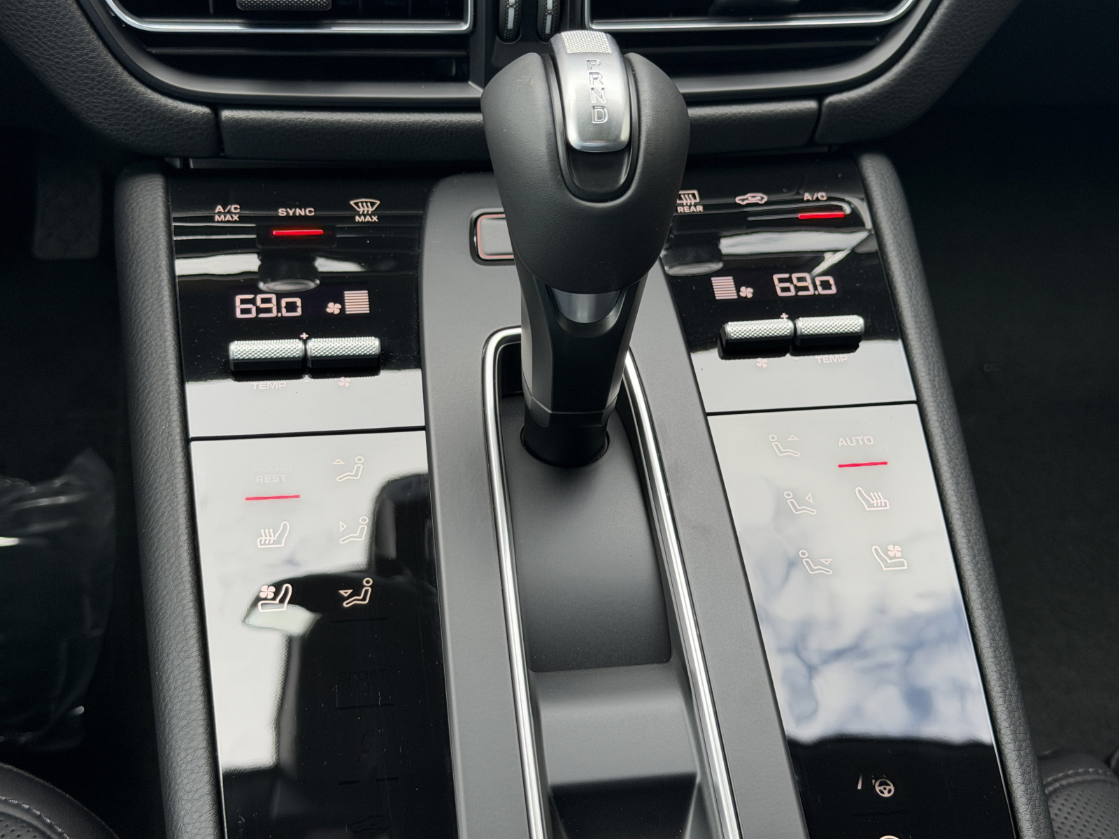 New 2026 Porsche Macan AWD/4WD image 30