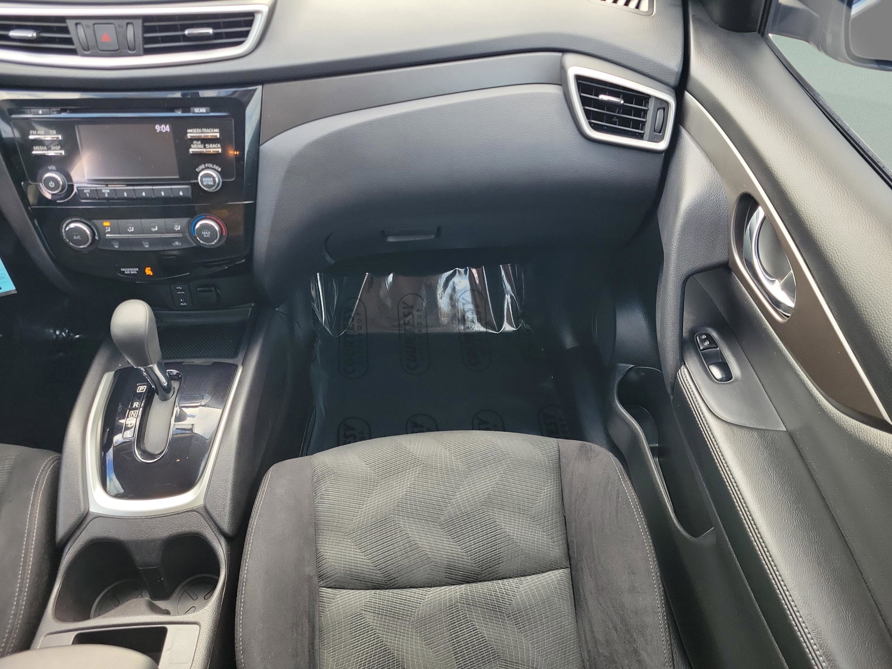 Used 2015 Nissan Rogue S w/ S Family Package image 11