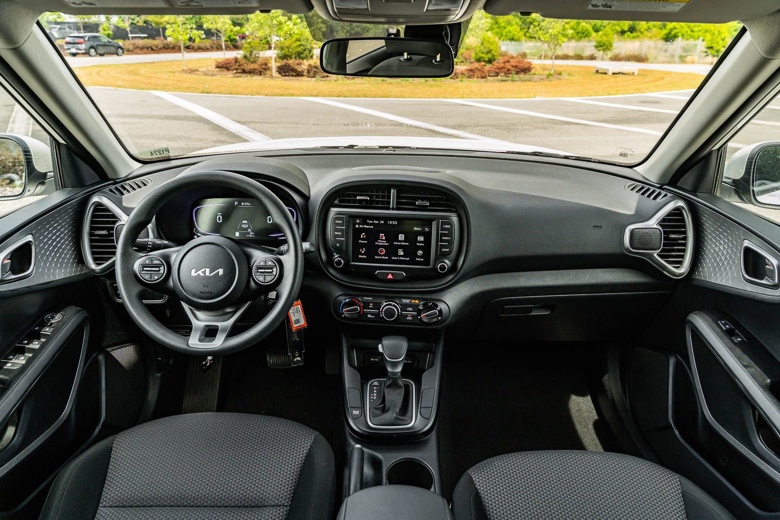 Used 2025 Kia Soul LX w/ LX Technology Package FWD image 22
