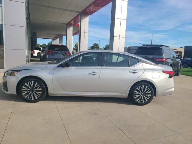 Used 2024 Nissan Altima 2.5 SV image 4